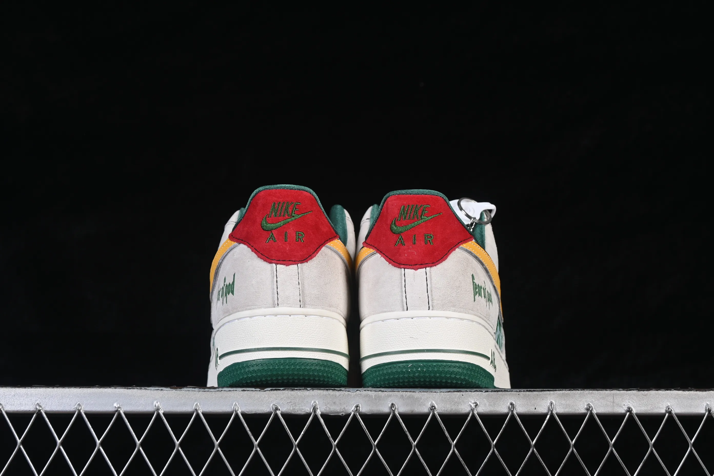 All categories Nk Air Force 1 Air Force series Nk Air Force 1 Low Air Force low-top Nike Air Force 1'07 Low Gray and green contrast Air Force 1 low-top casual sneakers SY1388-025